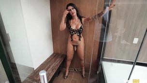 Seductive brunette Bruna Prado displays her delicious booty